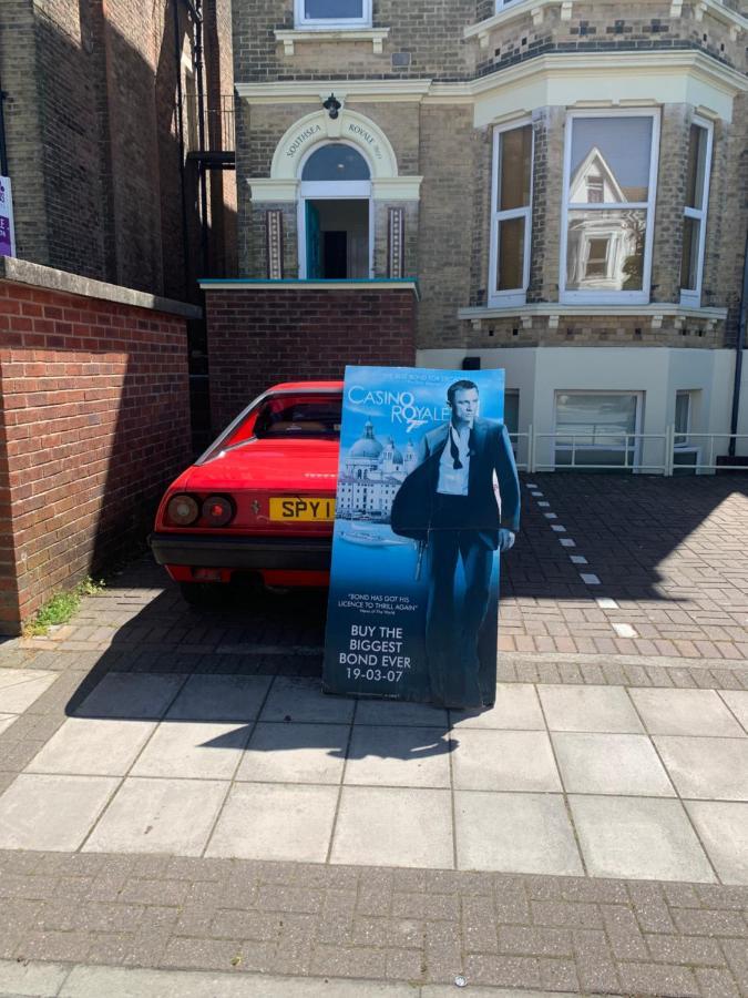 Southsea Royale Studio, James Bond, Parking, Seafront Portsmouth Ngoại thất bức ảnh