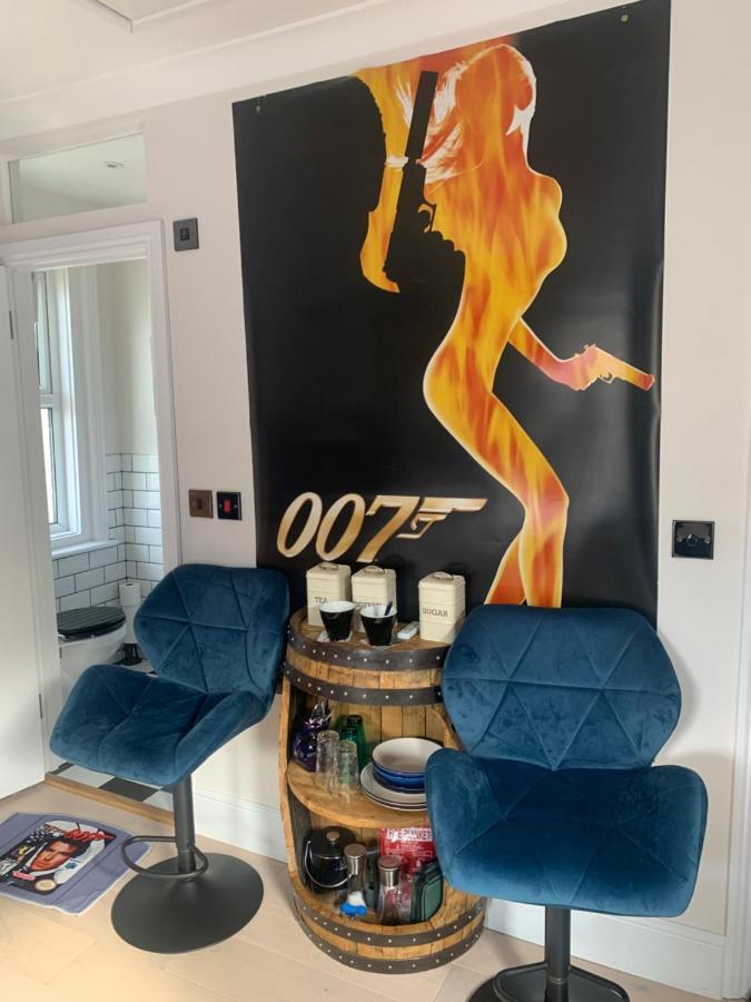 Southsea Royale Studio, James Bond, Parking, Seafront Portsmouth Ngoại thất bức ảnh