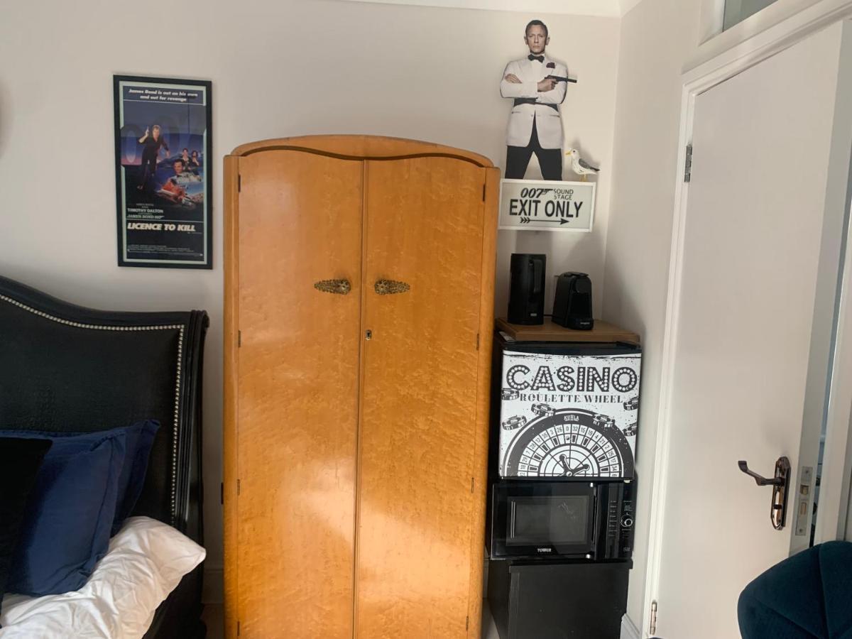 Southsea Royale Studio, James Bond, Parking, Seafront Portsmouth Ngoại thất bức ảnh